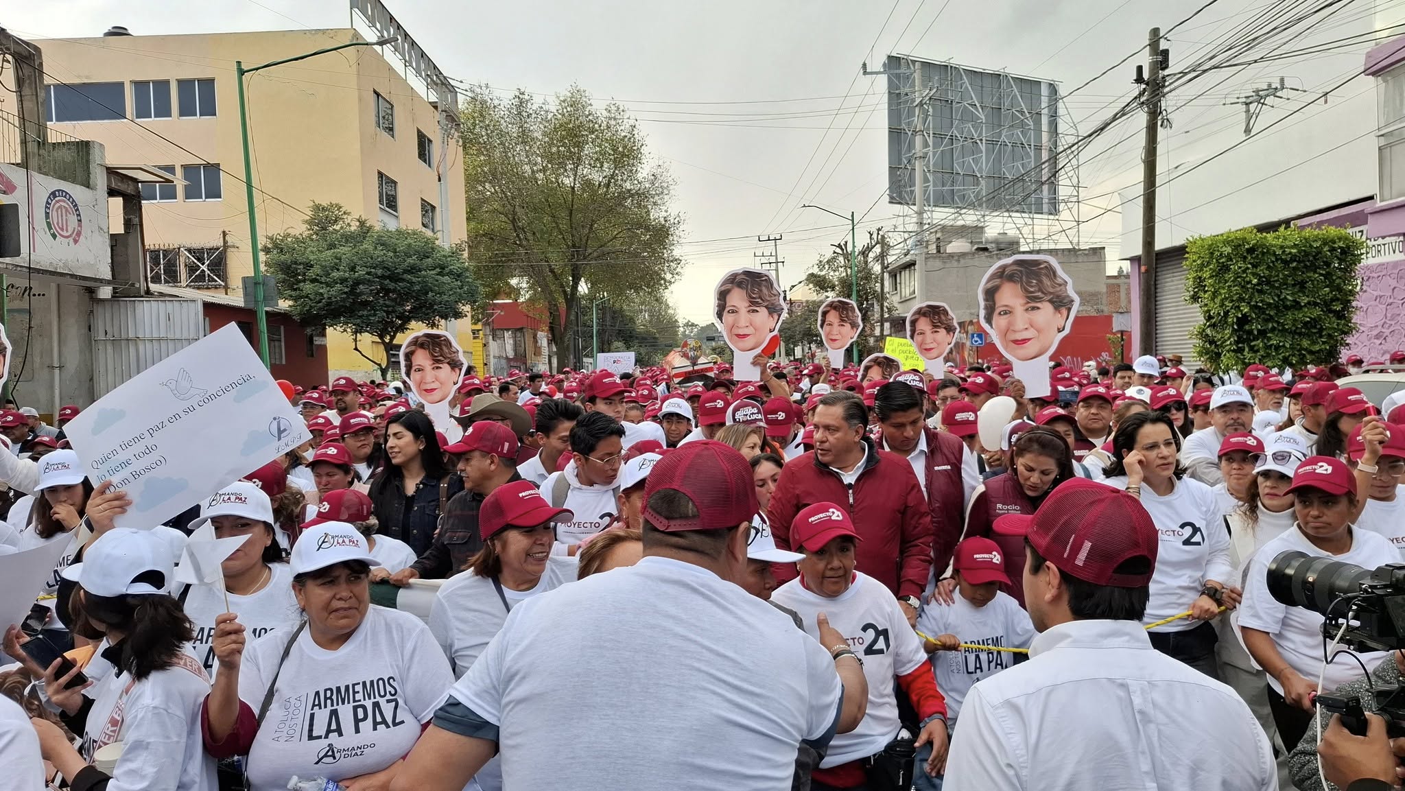 Proyecto 21 realizó marcha en Toluca en respaldo a Claudia Sheinbaum, Delfina Gómez y Ricardo Moreno